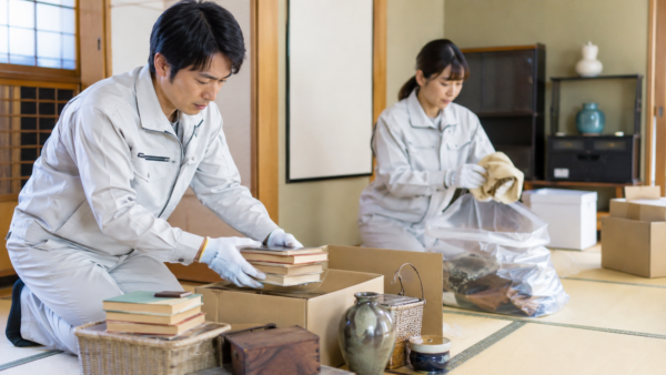 処分品の仕分け作業